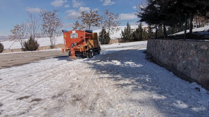 Battalgazi'de Ekipler Tuzlama Çalışmalarına Devam Ediyor