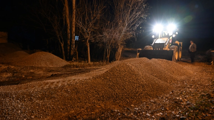 Battalgazi'de gece mesaisi: Çamur derdine son