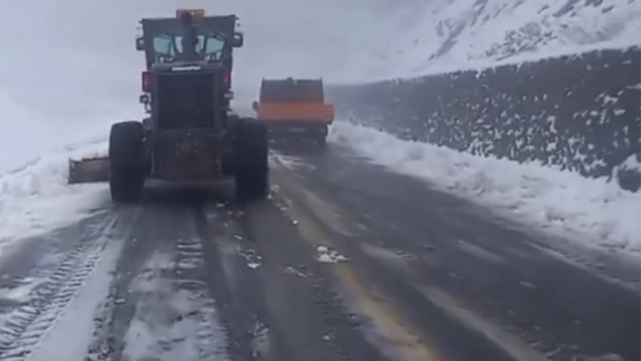 Bayburt-Erzurum kara yolunda ulaşım aksıyor