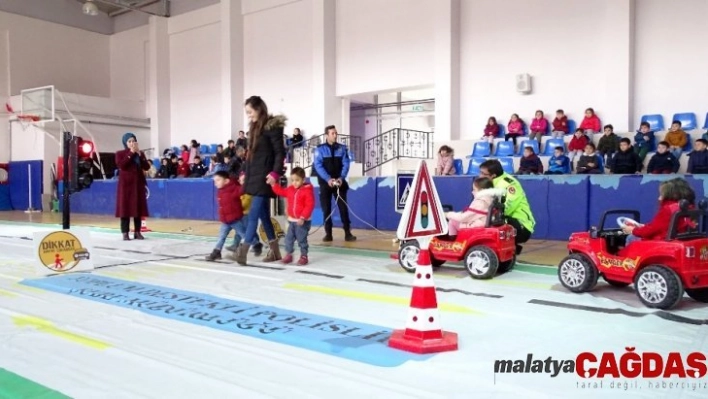 Bayburt'ta öğrencilere uygulamalı trafik eğitimi verildi