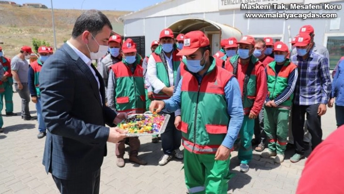 Baydilli çalışan personeliyle bayramlaştı