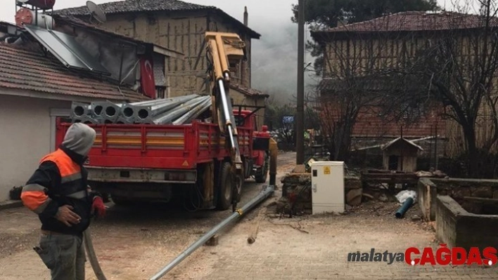 Bayırköy'de elektrik telleri yer altına alınıyor