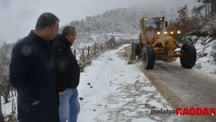 Belediye ekiplerinden kar mesaisi