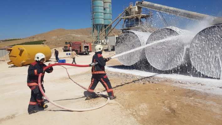 Beton santralinde çıkan yangın söndürüldü