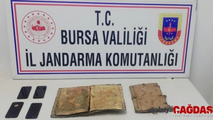 Bin yıllık İncil'i satarken yakalandılar