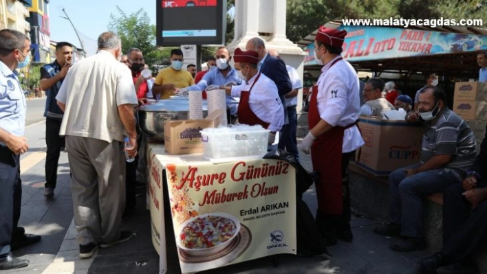 Bingöl Belediyesinden vatandaşlara aşure ikramı