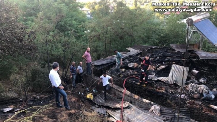 Bingöl'de çatı yangını, 1 kişi hastaneye kaldırıldı