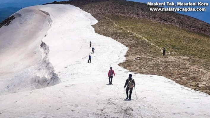 Bingöl'de doğa gezisi, 2900 rakımlı Sülbüs'e çıktılar