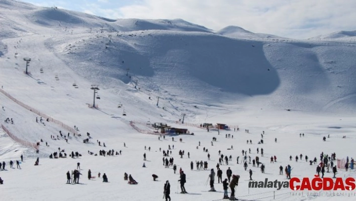 Bingöl'de kayak merkezi, tatille birlikte doldu