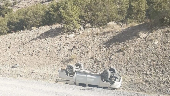 Bingöl'de otomobil takla attı: 1 ölü, 2 yaralı