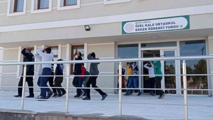 Bingöl'de yurt öğrencileriyle tatbikat yapıldı