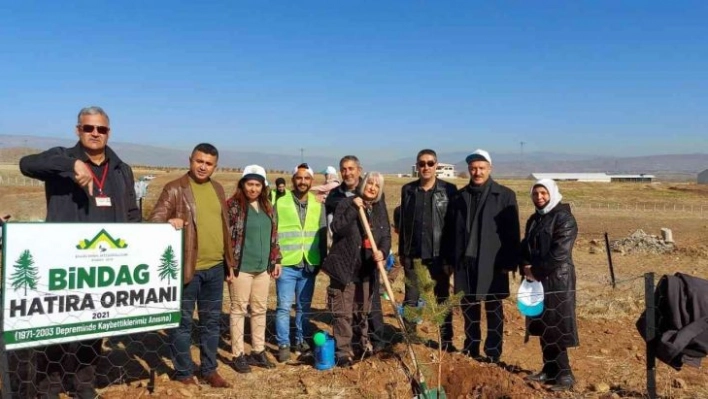 Bingöl depremlerinde hayatını kaybedenler için fidan dikildi