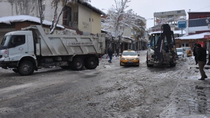 Bulanık'ta karla mücadele çalışmaları