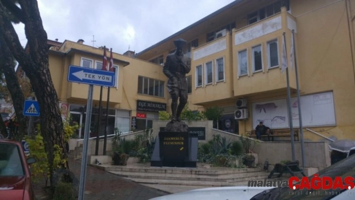 Buldan Belediyesinde çalışanların maaş krizi devam ediyor