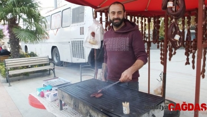 Burhaniye'de develerden önce sucukları geldi