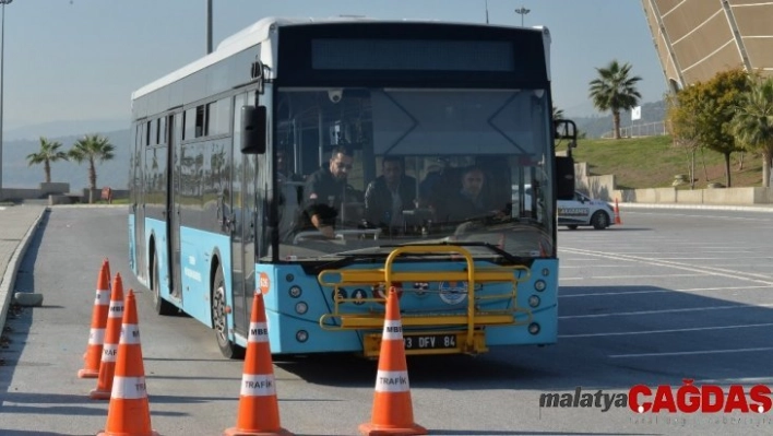 Büyükşehir Belediyesi, otobüs şoförlerine ileri sürüş teknikleri eğitimi verdi