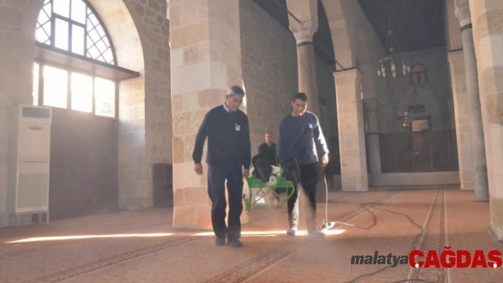 Büyükşehir'den Tarsus'taki camilerde kapsamlı temizlik