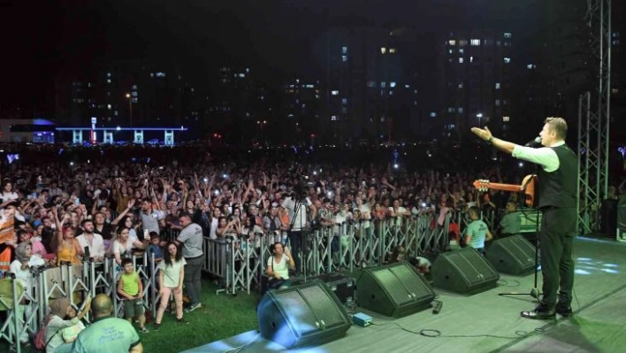 Büyükşehir'in konserleri ile Zafer Bayramı coşkusu doyasıya yaşandı