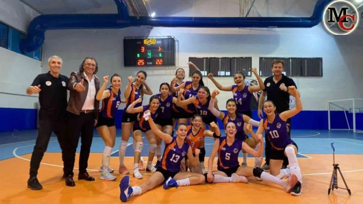 Büyükşehir Kadın Voleybol Takımı namağlup lider