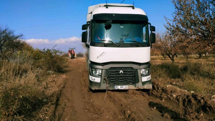 Kurtarmaya giden vinçte çamura battı