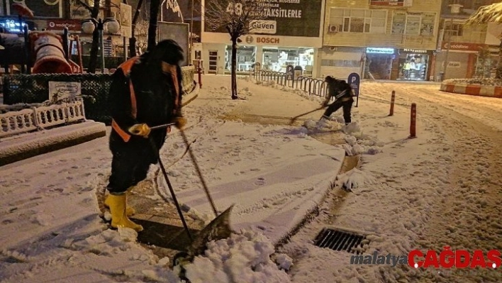 Çanakkale'de kar okulları tatil ettirdi