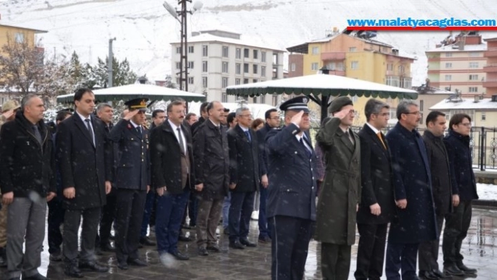 Çanakkale Deniz Zaferi'nin 105'inci yıl dönümü için Darende'de de tören düzenlendi