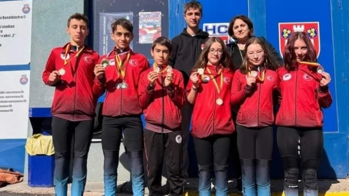 Çek Cumhuriyeti'nde Short Track Danubia -1 yarışmasında madalya yağmuru