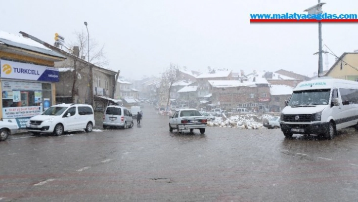 Çelikhan'da kar yağışı başladı