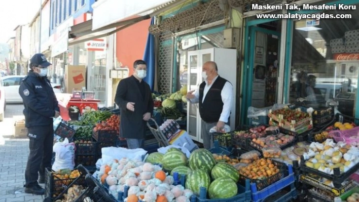 Çelikhan Kaymakamı Uçar, esnafla bayramlaştı