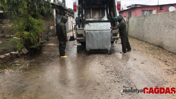 Ceyhan Belediyesinden mahallelerde detaylı temizlik