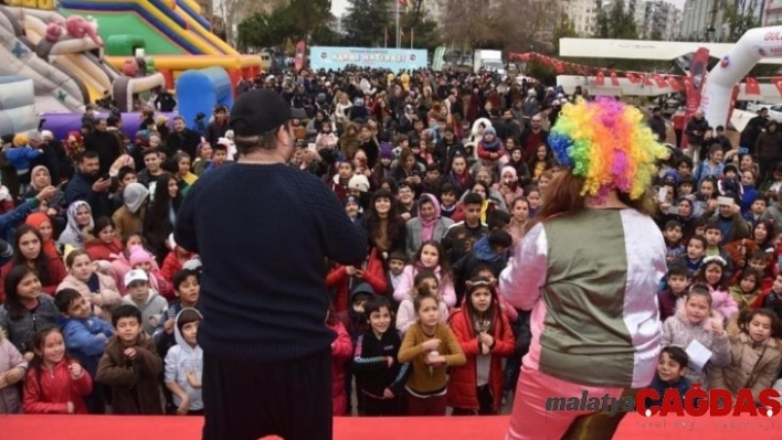 Ceyhan'da çocuklar karne şenliğinde eğlendi