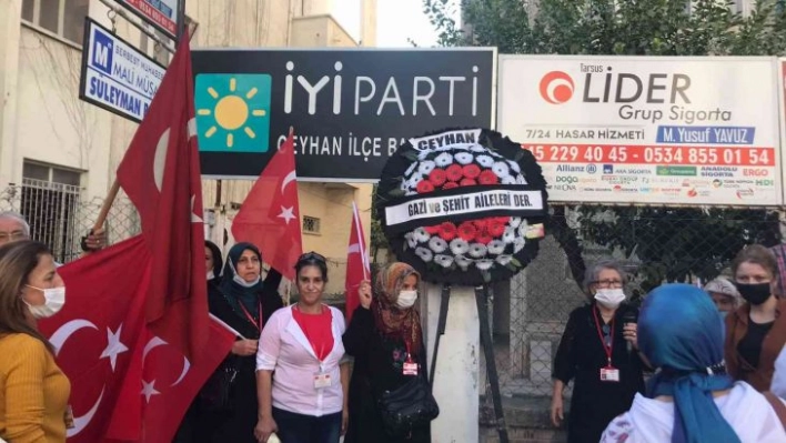 Ceyhan'da İYİ Parti'ye siyah çelenk