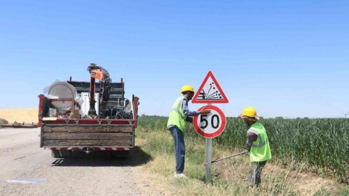 Ceylanpınar'da trafik levhaları yenilendi