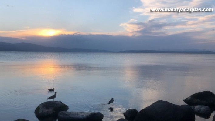 Çıldır Gölü'nde gün batımı bir başka güzel