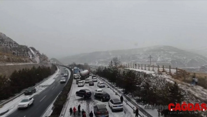 Çin'de kar zincirleme kazaya neden oldu