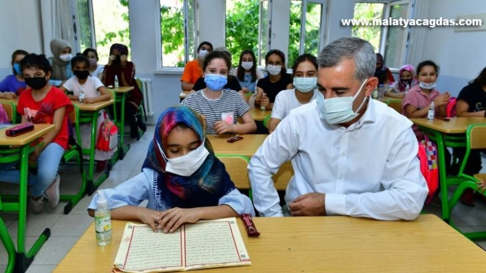 Çınar, kursiyerlerinin çalışmalarını inceledi