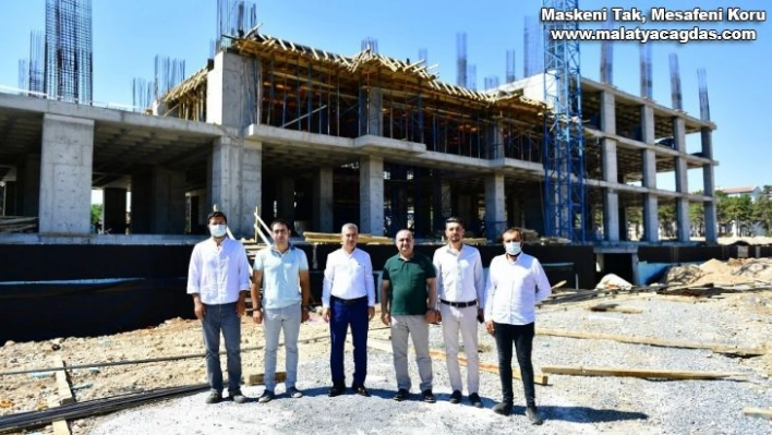 Çınar, yeni belediye hizmet binası inşaat alanındaki çalışmaları inceledi