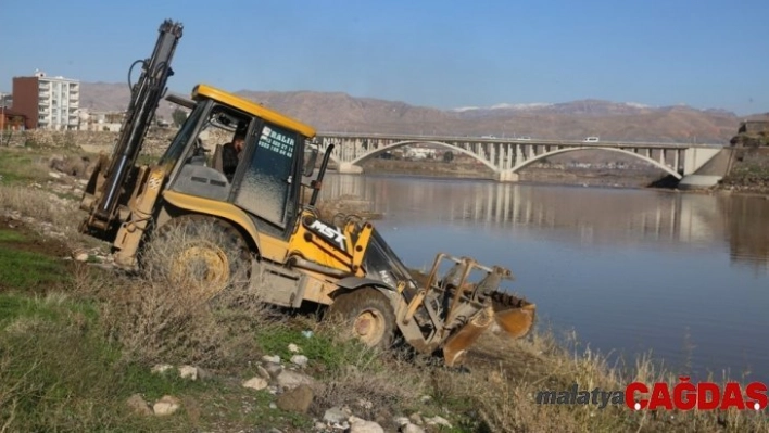 Cizre'de 19 bin metrekarelik alanda park çalışması