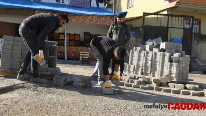 Cizre'de yol yapım, onarım ve parke taşı döşeme çalışması