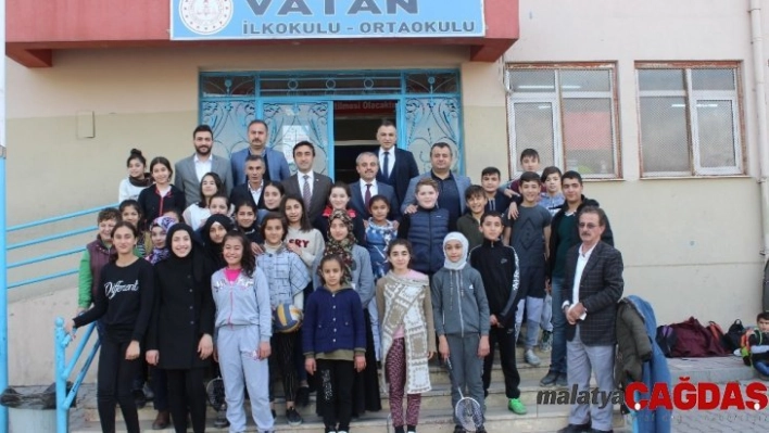 Cizre TSO'dan bin 600 öğrenciye kışlık bot yardımı