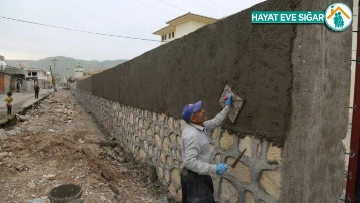 Cizre'de yol genişletme çalışmaları devam ediyor