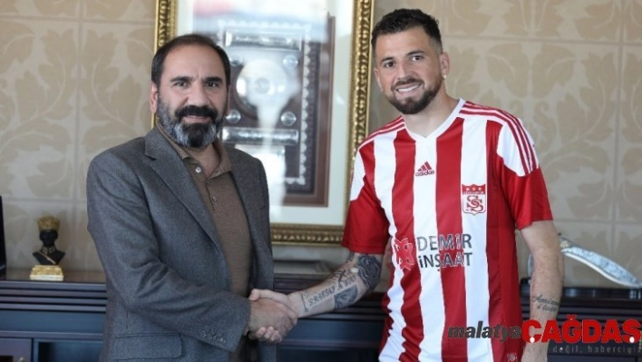 Claudemir, Sivasspor ile resmi sözleşmeyi imzaladı