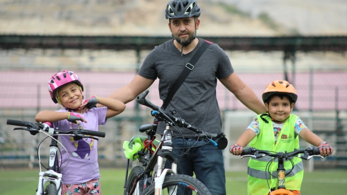 Çocuklar bisiklet ve motosiklette kask takmanın önemini kliple anlattı