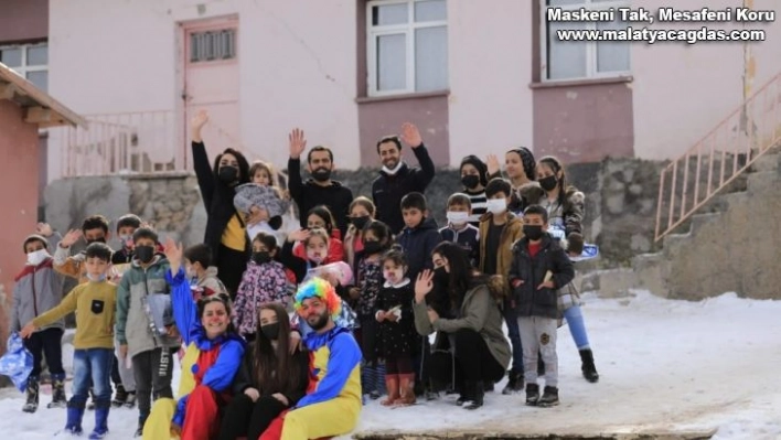 Çocuklar için oyuncak seferberliği, gönüllüler 30 köyde 520 çocuğa ulaştı