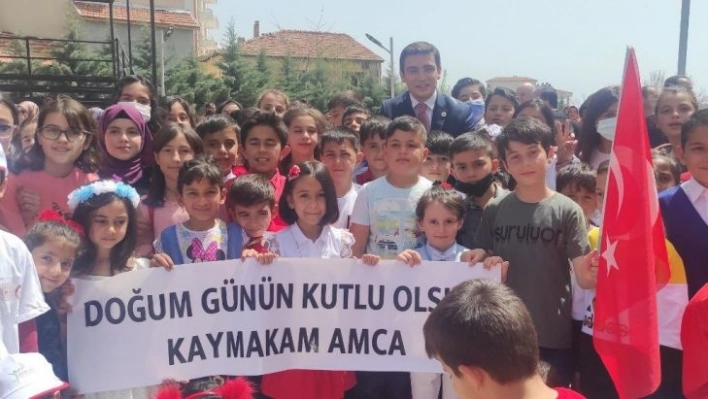 Çocuklardan kaymakama doğum günü sürprizi