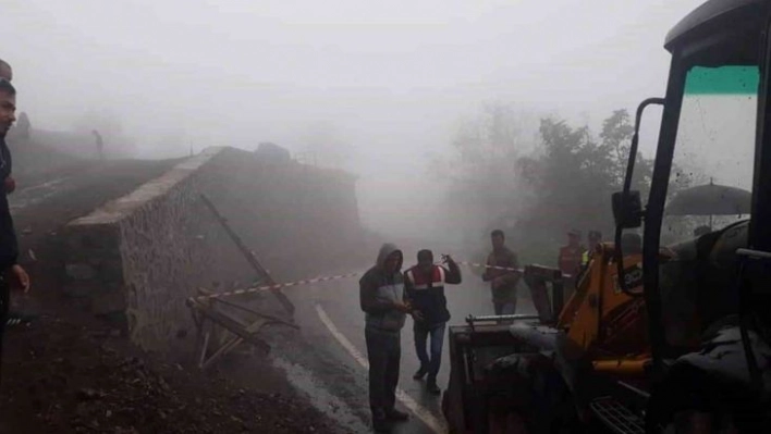 Çöken duvarın altında kalan motosikletli hayatını kaybetti