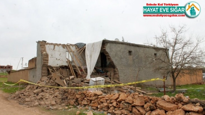 Çöken kerpiç evin altında kalarak hayatını kaybeden kardeşler toprağa verildi