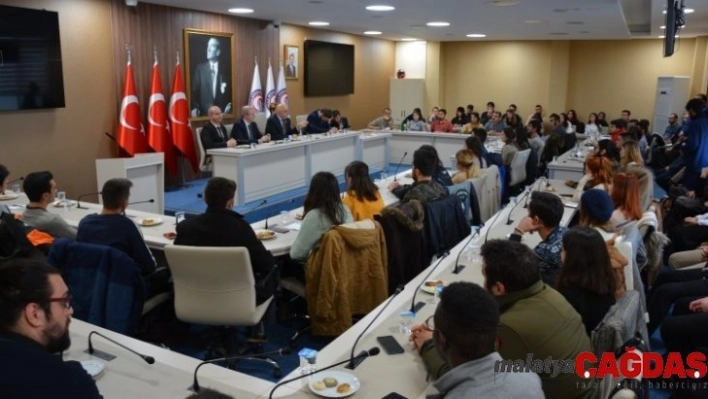 ÇOMÜ Rektörü Prof. Dr. Sedat Murat, öğrenci topluluklarının başkanlarıyla buluştu