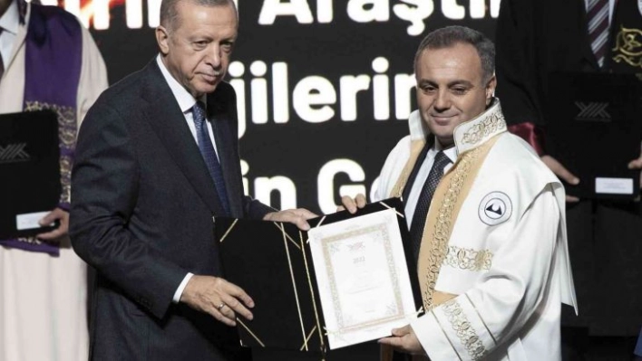 Cumhurbaşkanı Recep Tayyip Erdoğan'dan ERÜ'ye ödül