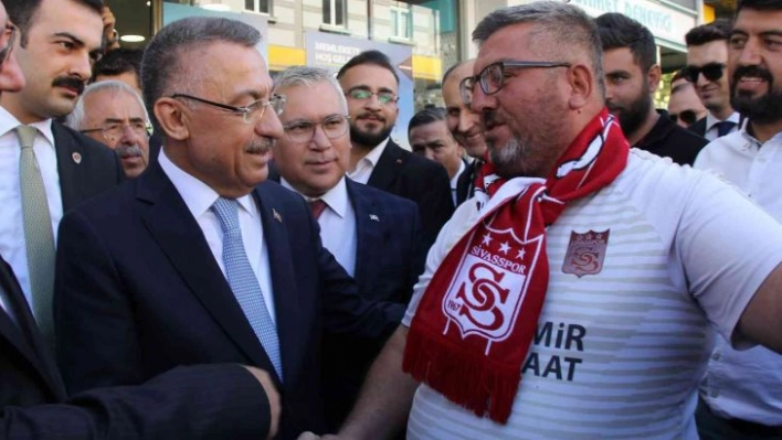 Cumhurbaşkanı Yardımcısı Fuat Oktay, Zabaha kadar Ahmet'in tüm simitlerini satın aldı